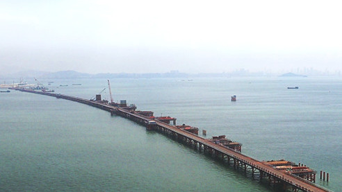 На воде и под водой: в Китае строят уникальный мост